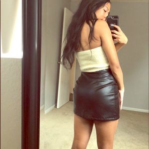 VINTAGE TRINA YOUNG | 100% LEATHER | SKIRT ✨🚨